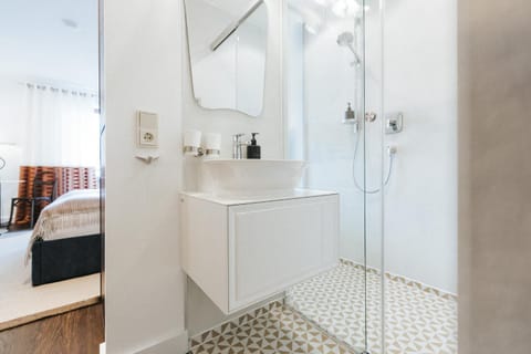 Shower, Bathroom, Photo of the whole room, towels