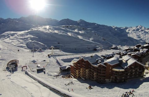 Property building, Natural landscape, Winter, Skiing, Mountain view, Location