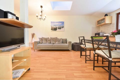 TV and multimedia, Kitchen or kitchenette, Living room, Seating area, Dining area