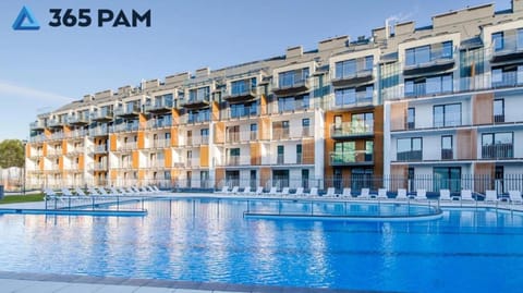 Property building, Day, Pool view, Swimming pool, sunbed