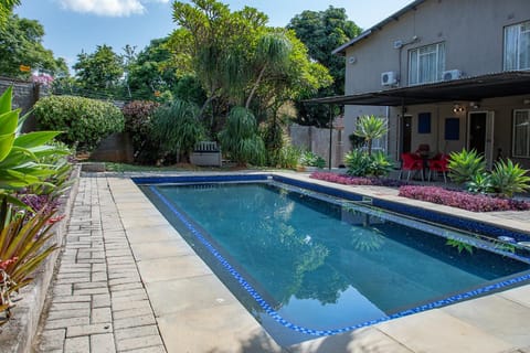Property building, Spring, Garden, Pool view, Swimming pool, sunbed