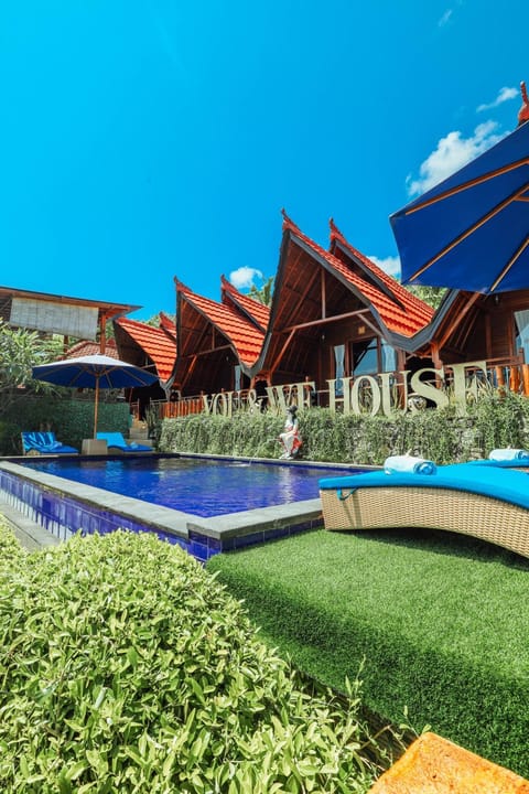 Property building, Day, Garden, Garden view, Pool view, Pool view, Swimming pool, sunbed