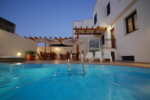 Swimming pool, Swimming pool