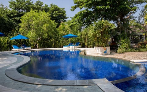 Swimming pool