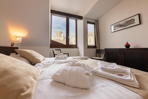 Bed, View (from property/room), Photo of the whole room, Bedroom
