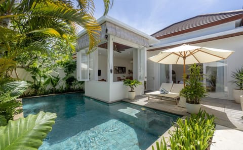 Pool view, Swimming pool, sunbed