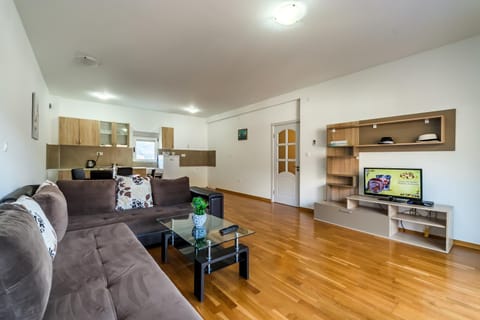 Kitchen or kitchenette, Living room, Banquet/Function facilities, Dining area