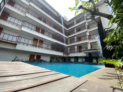 Property building, Swimming pool
