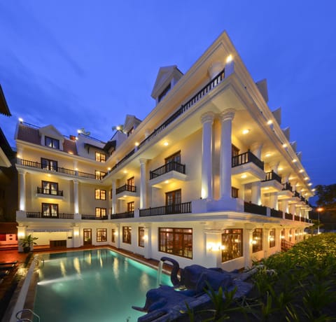 Facade/entrance, Swimming pool
