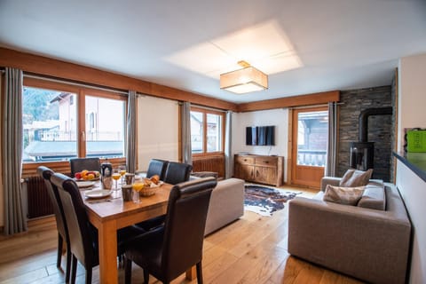 Living room, Seating area, Dining area