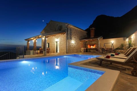 Property building, Pool view, sunbed
