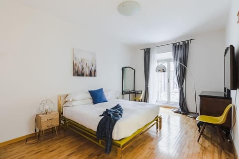Bed, Living room, Photo of the whole room, Bedroom