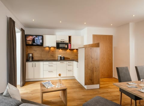 Kitchen or kitchenette, Living room