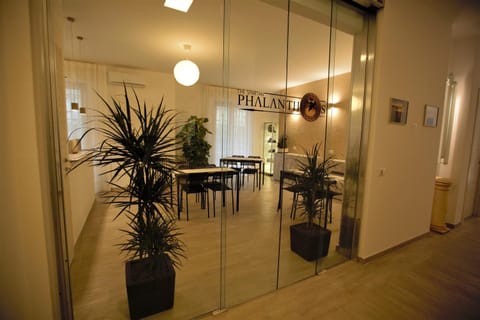 Living room, Photo of the whole room, Seating area