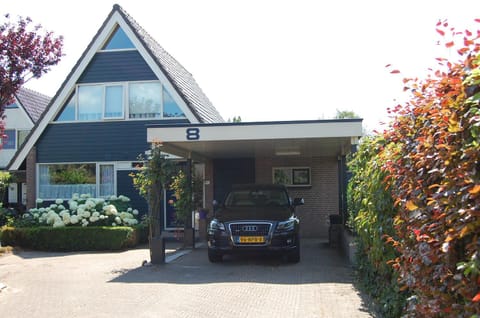 Property building, Facade/entrance, Parking