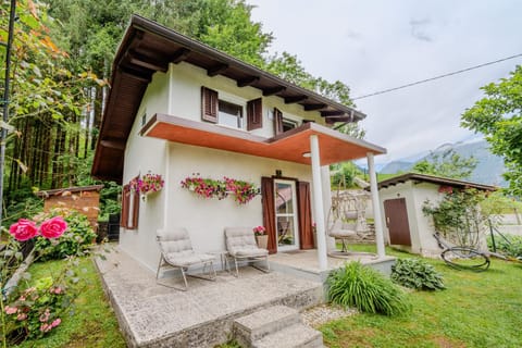 Property building, Patio, Day, Garden view