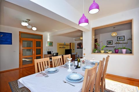 Dining area, Mountain view, Sea view