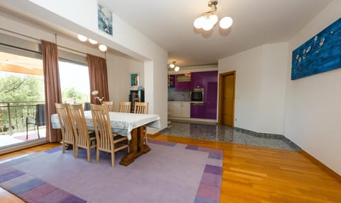 Balcony/Terrace, Kitchen or kitchenette, Dining area, kitchen