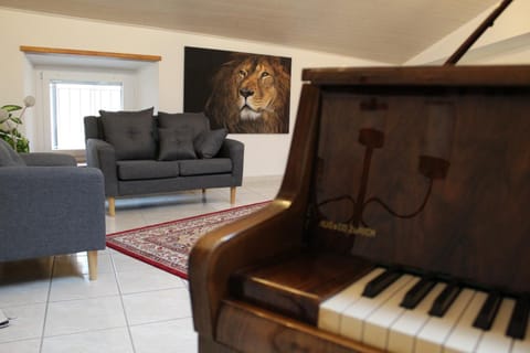 Living room, Seating area