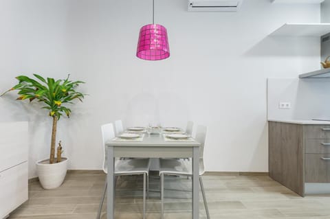 Seating area, Dining area