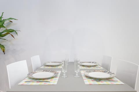 Seating area, Dining area