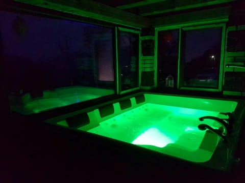 Hot Tub, Spa and wellness centre/facilities