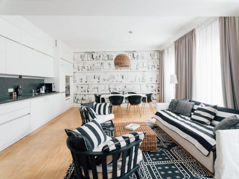 Kitchen or kitchenette, Seating area