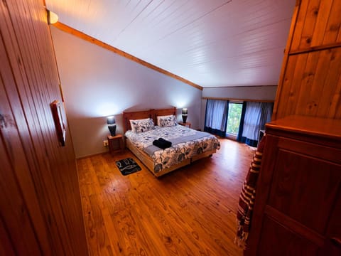 Bed, Photo of the whole room, wardrobe