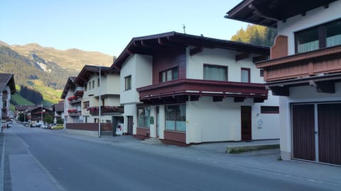 Property building, Facade/entrance