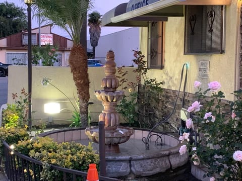 Apache Inn Motel in South Gate