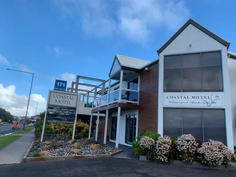 Property building, Facade/entrance, Property logo or sign