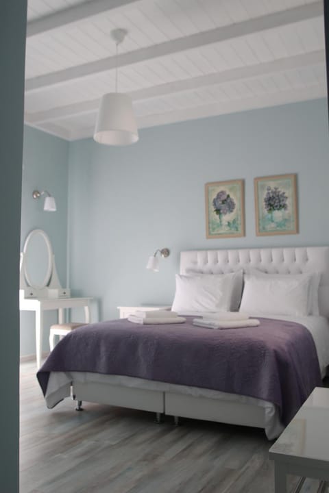 Day, Bedroom