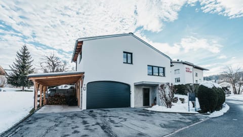 Property building, Facade/entrance, Winter