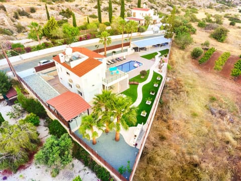 Property building, Neighbourhood, Bird's eye view, Garden, Garden view, Pool view, Street view, Swimming pool, Location, Parking