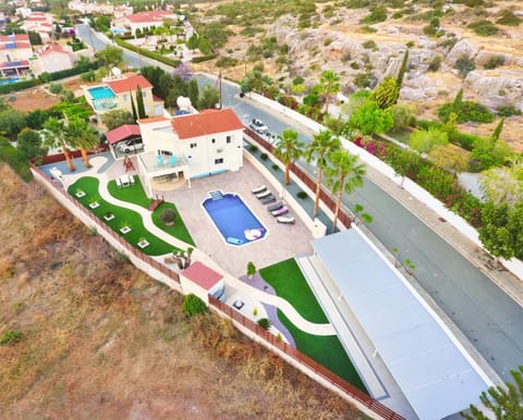 Property building, Neighbourhood, Natural landscape, Bird's eye view, Pool view, Swimming pool