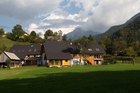 Property building, Off site, Garden, On site, Location