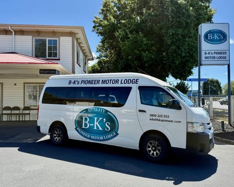 Property building, Lobby or reception, Parking, shuttle, shuttle