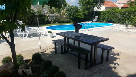 Balcony/Terrace, Banquet/Function facilities, Beach, Pool view