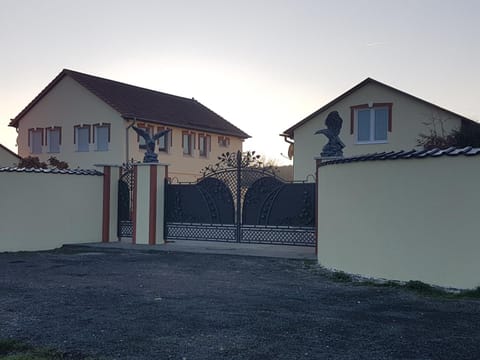 Facade/entrance, Decorative detail