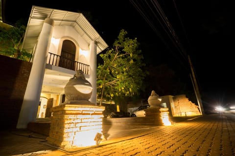 Property building, Facade/entrance, Night