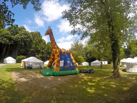 Property building, Day, Natural landscape, On site, Area and facilities