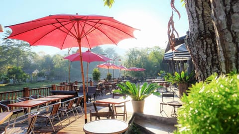 Restaurant/places to eat, Balcony/Terrace, Breakfast