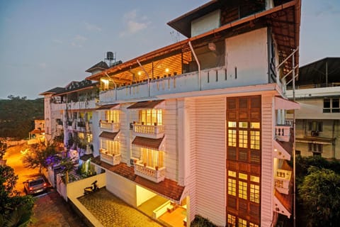 Property building, Facade/entrance, View (from property/room), Balcony/Terrace, Parking