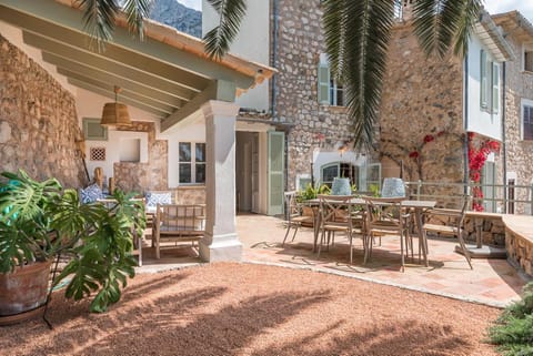 Property building, Off site, Summer, Balcony/Terrace