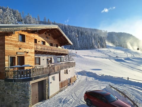 Property building, Day, Natural landscape, Winter, Skiing, Cycling, Logo/Certificate/Sign, Mountain view, Parking