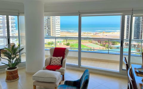 Day, Natural landscape, View (from property/room), Balcony/Terrace, Living room, Seating area, Sea view