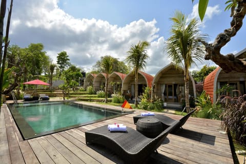 Property building, Day, Garden, Pool view, Swimming pool, sunbed