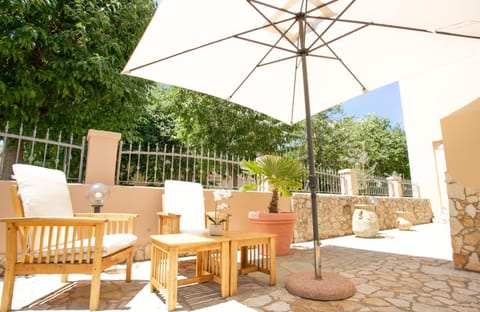 Property building, Patio, Garden, Balcony/Terrace, Garden view