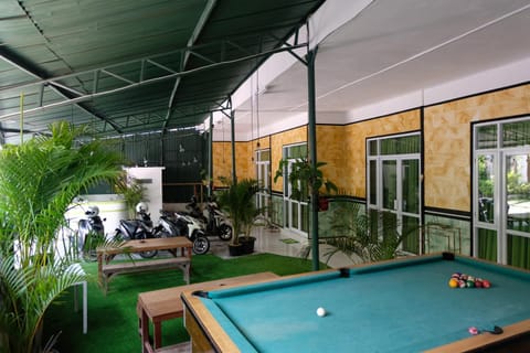 Property building, Billiard, Lounge or bar