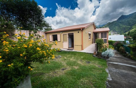 Facade/entrance, Garden view, Mountain view